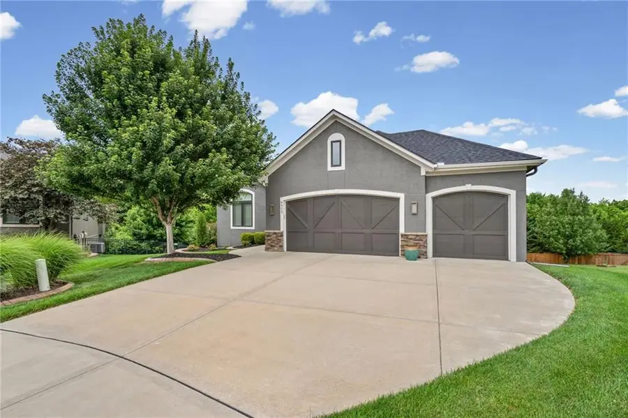 8425 Brunswick Street, Lenexa, KS 66227 - #3