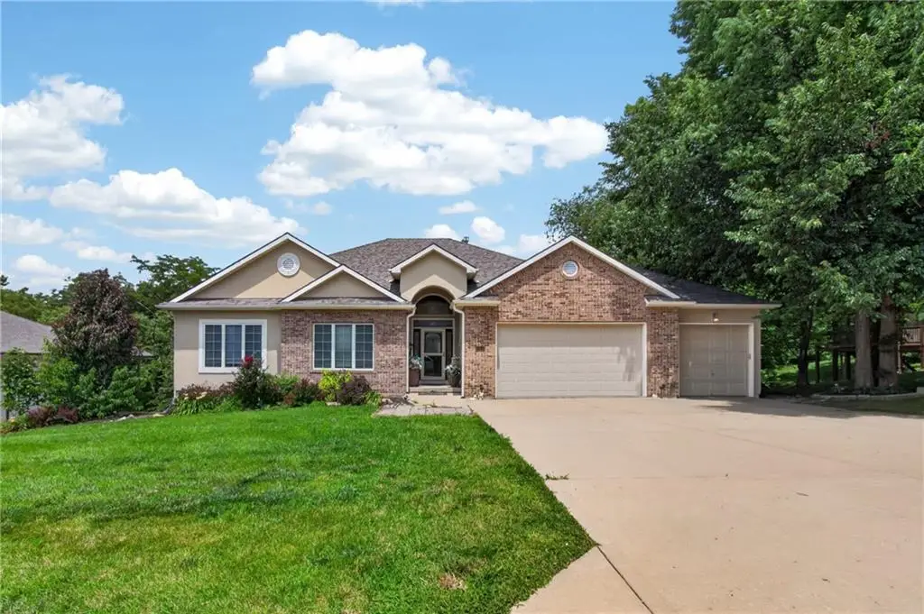 10402 NW River Hills Drive, Parkville, MO 64152 - #1