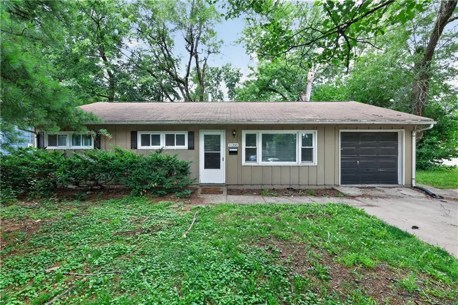 11200 Bristol Terrace, Kansas City, MO 64134 - #2