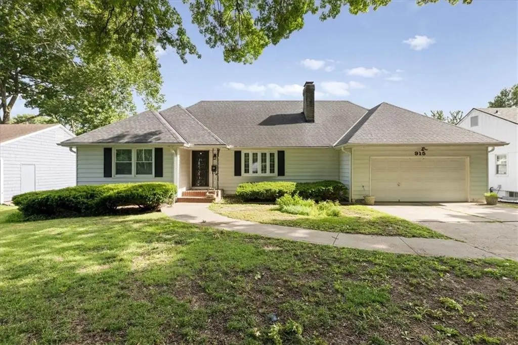 915 W 85th Street, Kansas City, MO 64114 - #1
