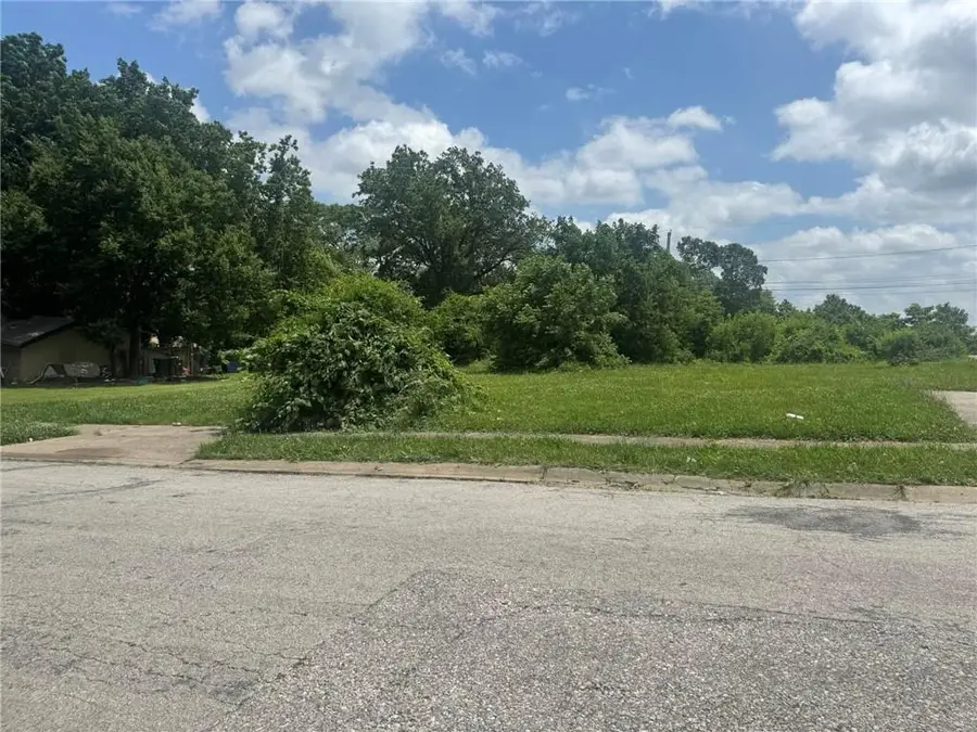 7412 Montgall Avenue, Kansas City, MO 64132 - #2