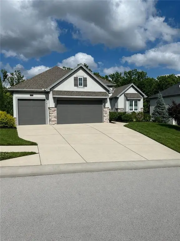 5749 Russet Road, Parkville, MO 64152 - #1