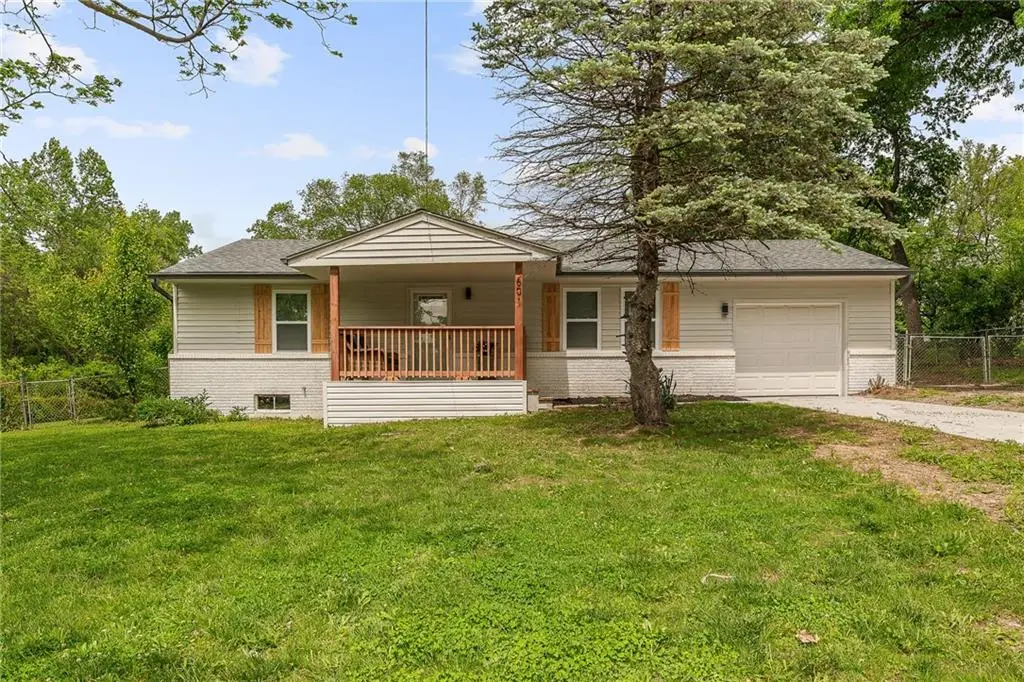 601 E Eisenhower Road, Lansing, KS 66043 - #1