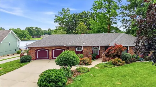 403 S Silver Top Lane, Raymore, MO 64083