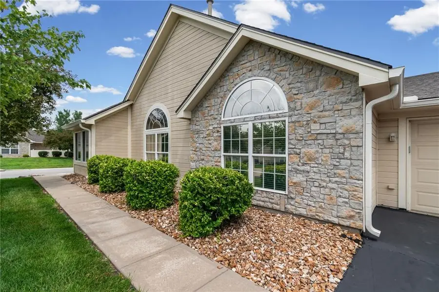 6147 NE Kensington Drive #26B, Lees Summit, MO 64064 - #2