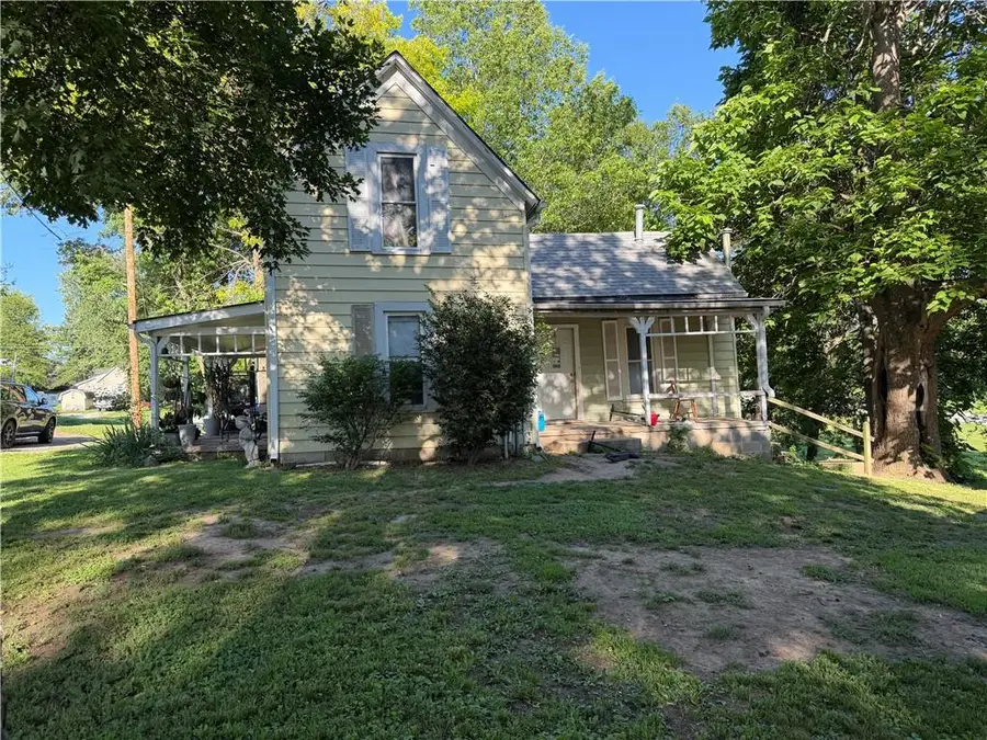 411 E 2nd Street, Dearborn, MO 64439 - #2
