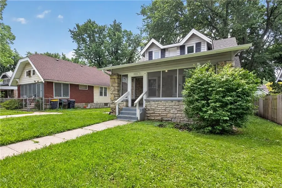 2211 E 68th Terrace, Kansas City, MO 64132 - #3