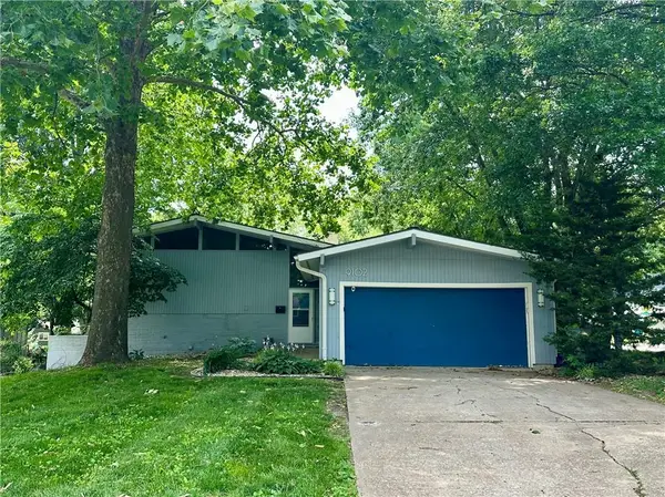 9102 Grant Lane, Overland Park, KS 66212