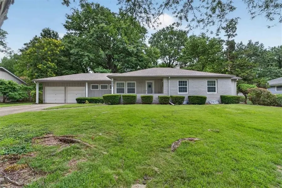 8209 Beverly Street, Prairie Village, KS 66208 - #2