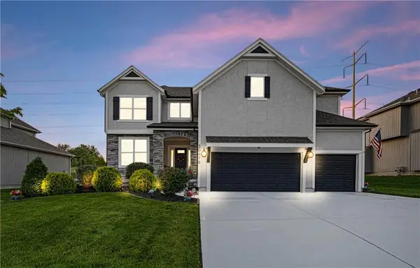 20476 W 107 Place, Olathe, KS 66061