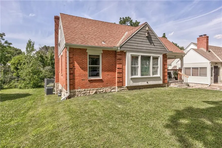 1176 E 77th Terrace, Kansas City, MO 64131 - #2