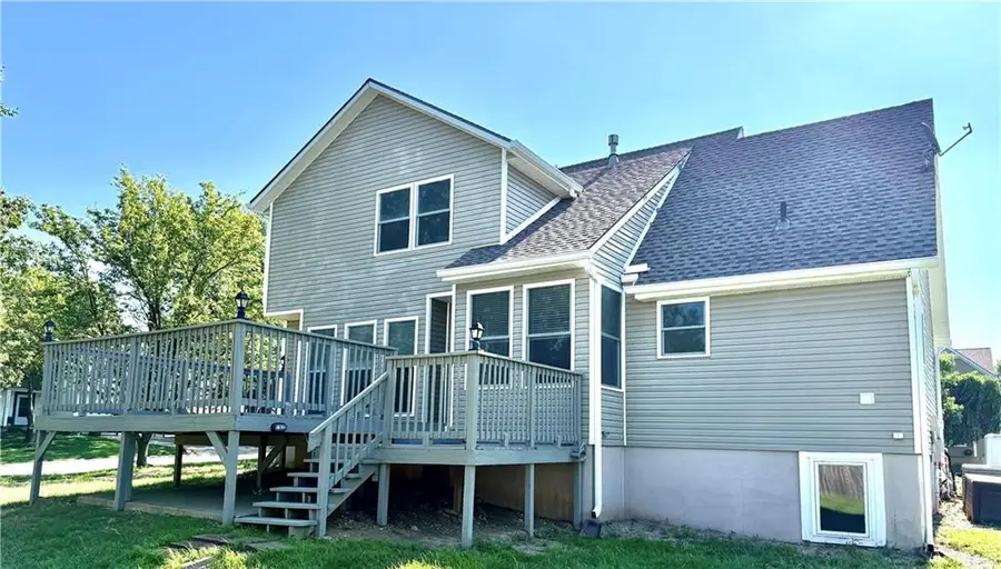 824 S Elk Lane, Bonner Springs, KS 66012 - #3