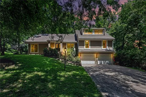4113 NW Claymont Drive, Kansas City, MO 64116
