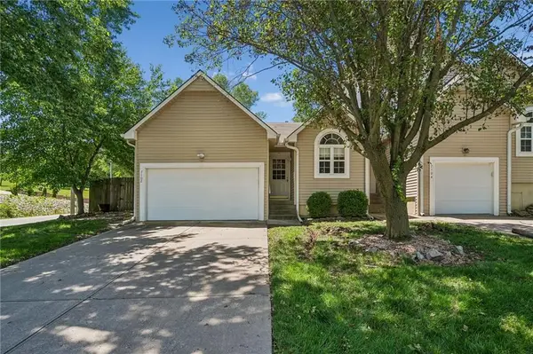 7102 N Kingston Court #A, Gladstone, MO 64119