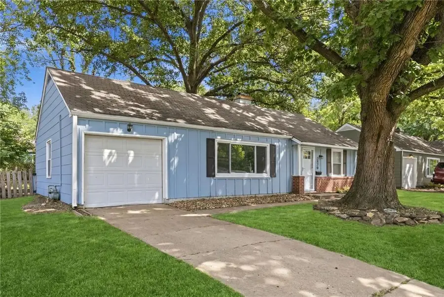 2320 W 76th Street, Prairie Village, KS 66208 - #2