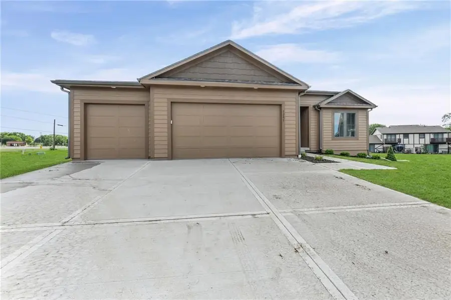 1201 Cottonwood Court, Paola, KS 66071 - #2