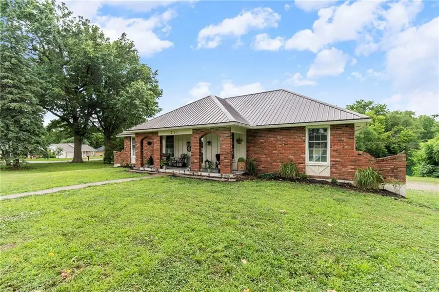 205 E Dauxville Drive, Richmond, MO 64085 - #2