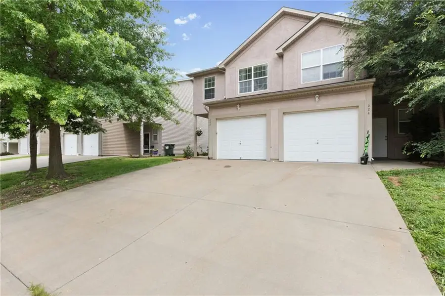 228 N 4th Terrace, Louisburg, KS 66053 - #2