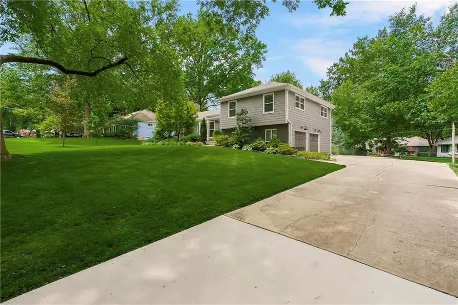 9104 Ensley Lane, Leawood, KS 66206 - #3