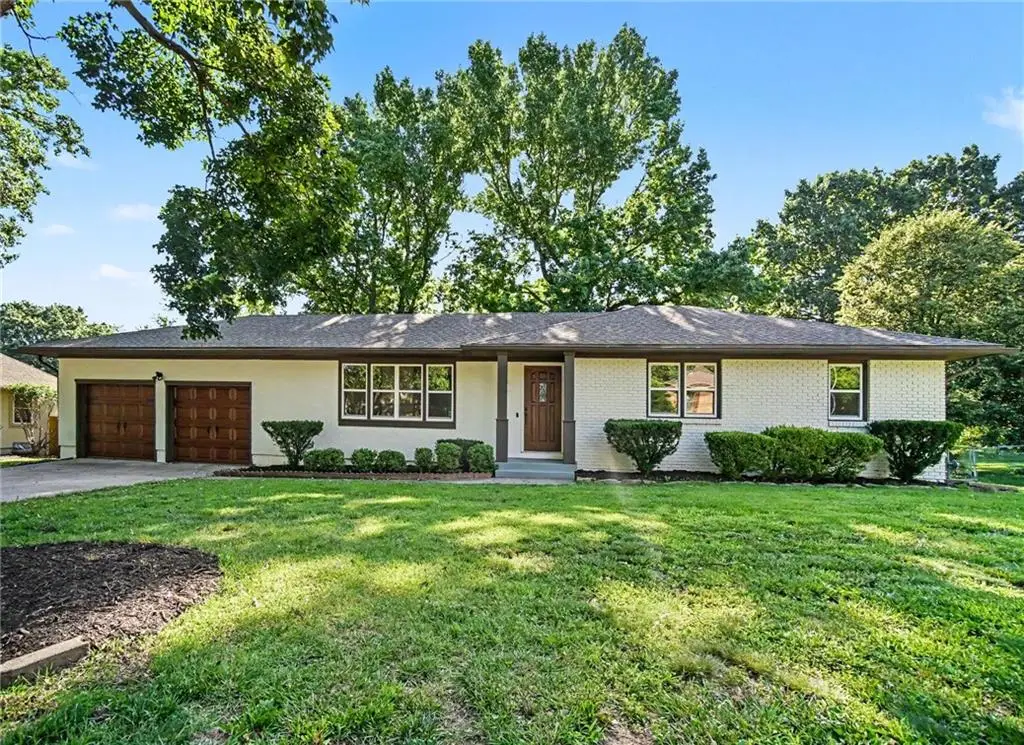 11123 Grand Avenue, Kansas City, MO 64114 - #1