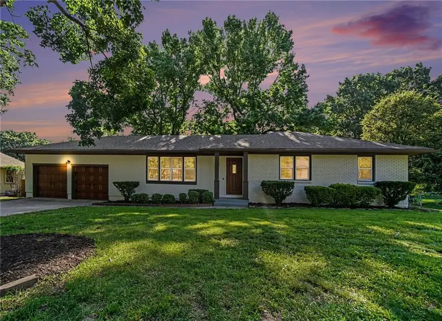 11123 Grand Avenue, Kansas City, MO 64114 - #2