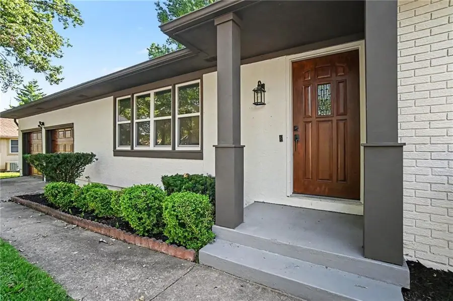 11123 Grand Avenue, Kansas City, MO 64114 - #3