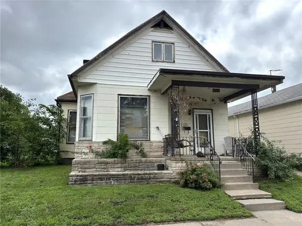 2121 S 10th Street, St Joseph, MO 64503