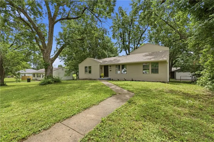 2526 Queen Ridge Drive, Independence, MO 64055 - #2