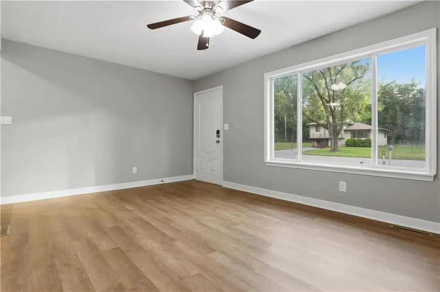 1411 N 75th Drive, Kansas City, KS 66112 - #3