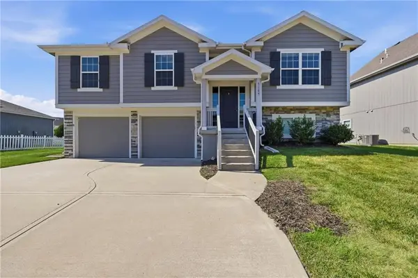 1109 SW Arborway Drive, Lee's Summit, MO 64082