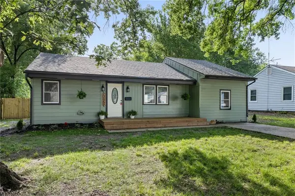 305 S Sunset Drive, Olathe, KS 66061