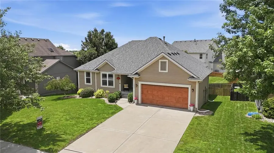 10834 N Manchester Avenue, Kansas City, MO 64157 - #2