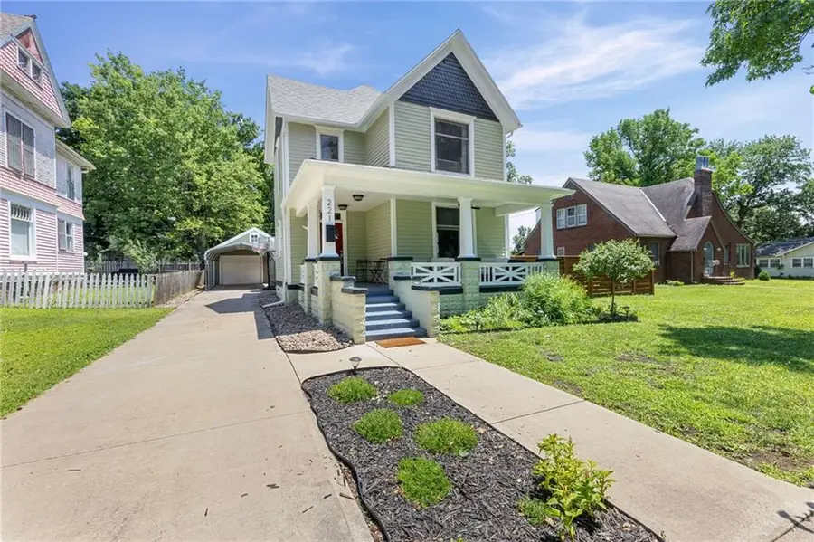 221 S Colborn Street, Iola, KS 66749 - #2