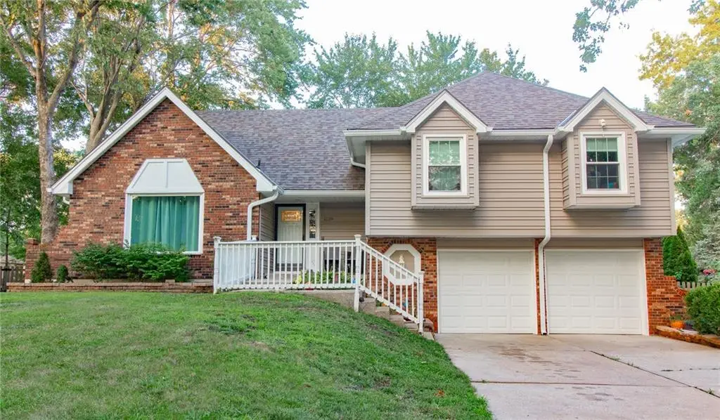 1139 NE Clubhouse Court, Lees Summit, MO 64086 - #1