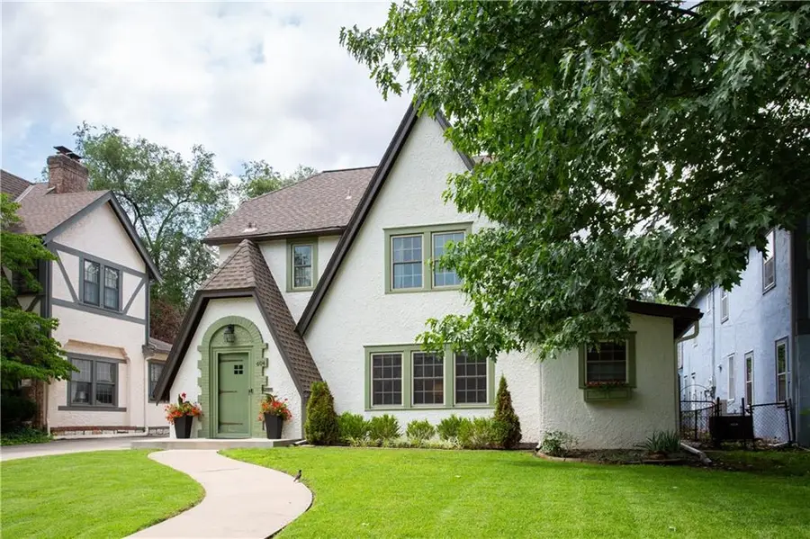 604 W 70th Street, Kansas City, MO 64113 - #3