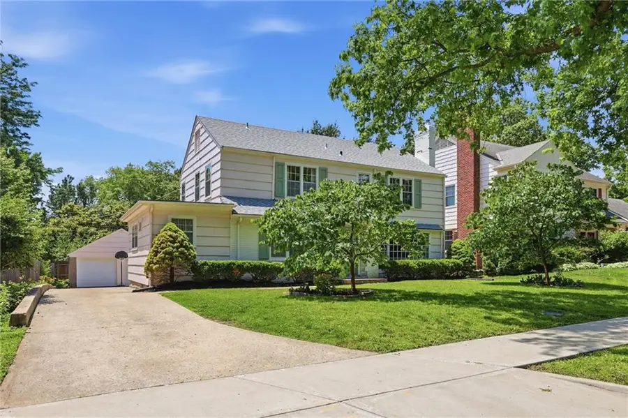 607 E 65th Street, Kansas City, MO 64131 - #3