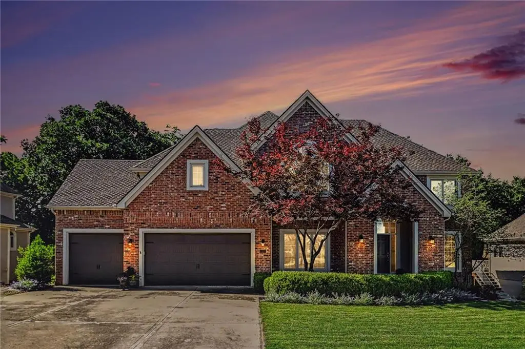 8033 Clearwater Drive, Parkville, MO 64152 - #1