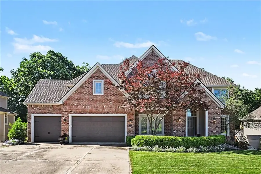 8033 Clearwater Drive, Parkville, MO 64152 - #2