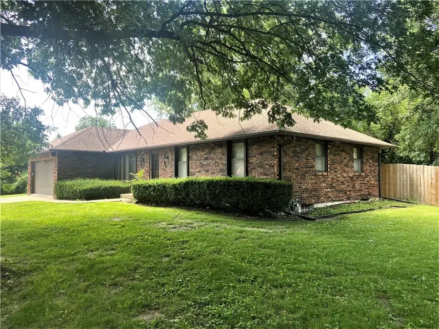 3313 Pickett Road, Saint Joseph, MO 64503 - #2