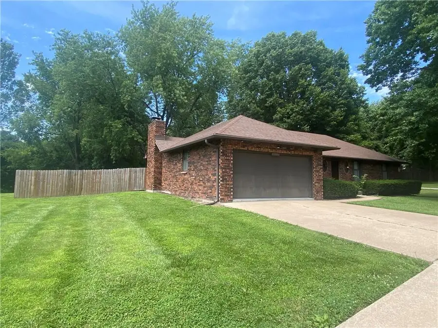 3313 Pickett Road, Saint Joseph, MO 64503 - #3