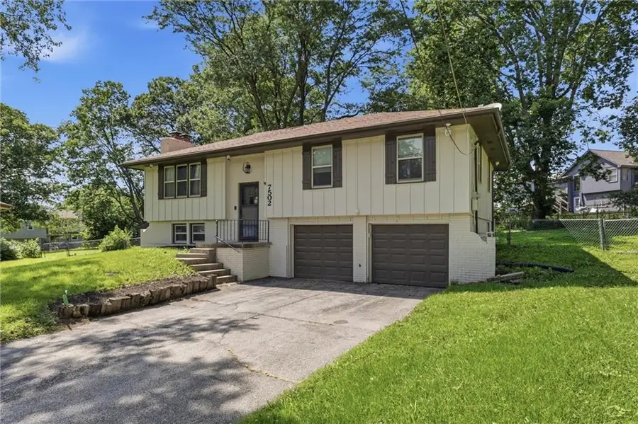 7502 Donal Avenue, Pleasant Valley, MO 64068 - #3