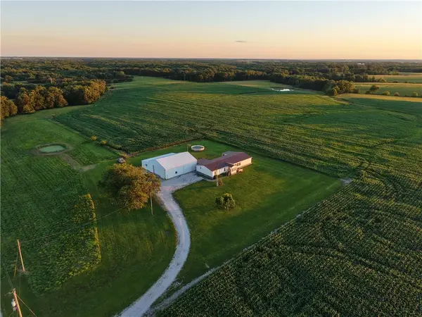 2239 County Road 1390 Road, Cairo, MO 65239