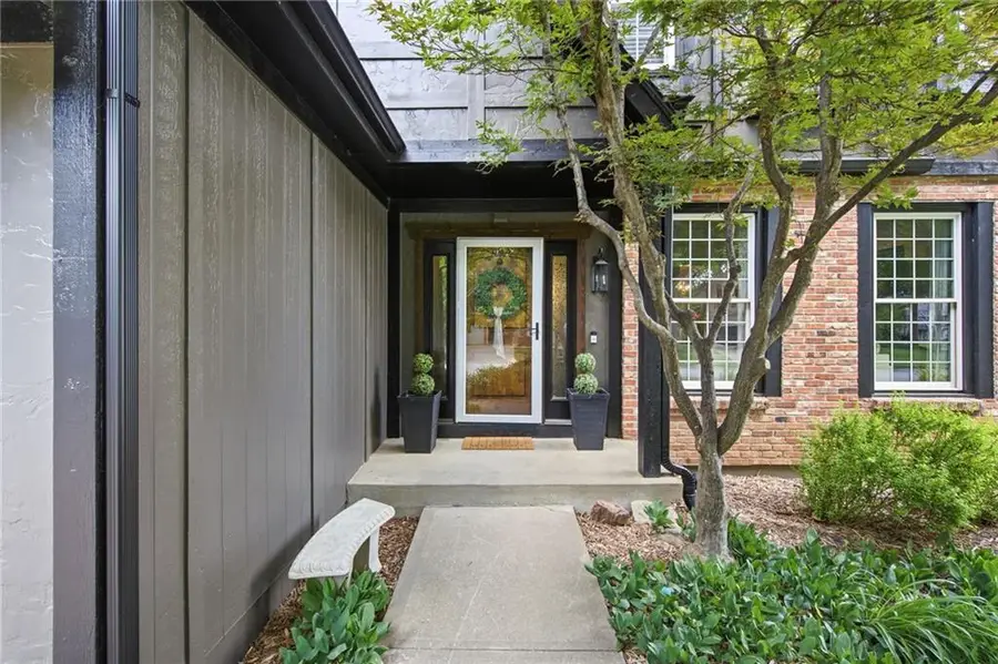 11941 S Cottonwood Drive, Olathe, KS 66062 - #3