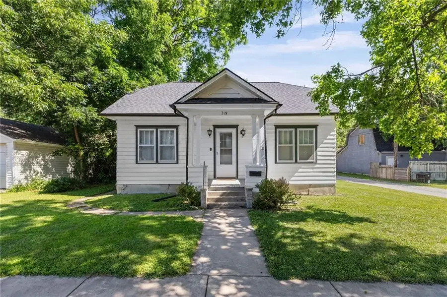 319 W 5th Street, Ottawa, KS 66067 - #2