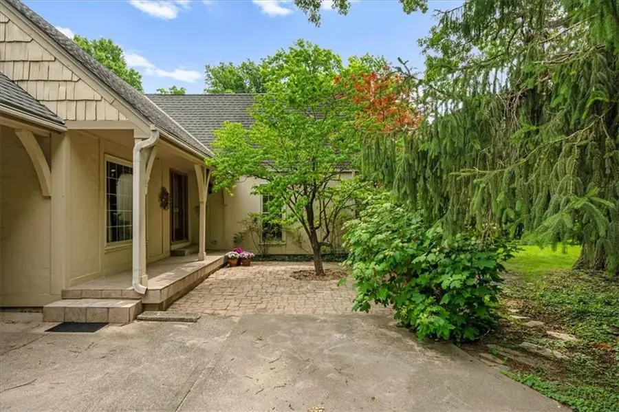 2326 W 95 Street, Leawood, KS 66206 - #3