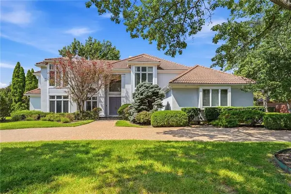 11708 Brookwood Avenue, Leawood, KS 66211
