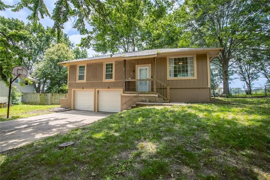 2500 SW Jackson Court, Blue Springs, MO 64015 - #2