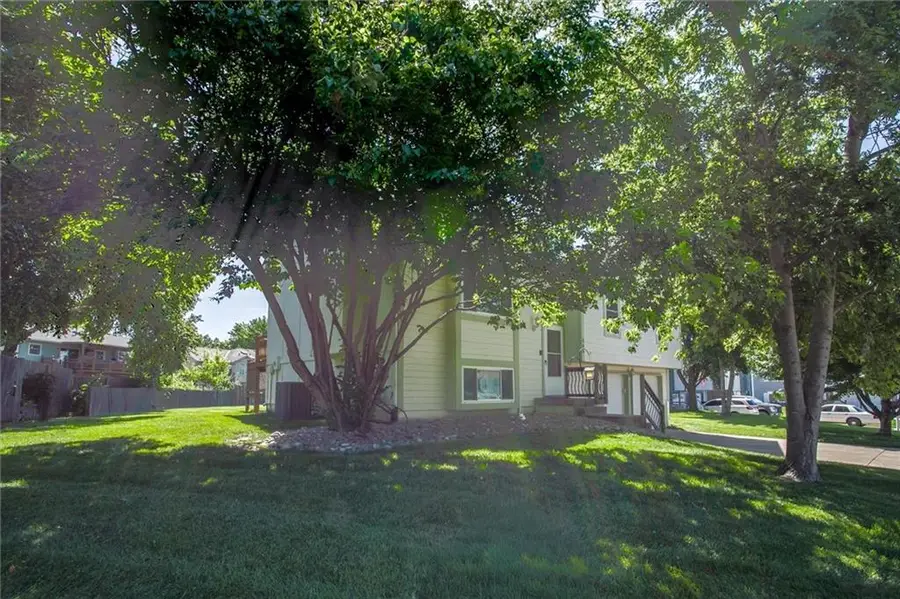 305 Pinetree Drive, Greenwood, MO 64034 - #3