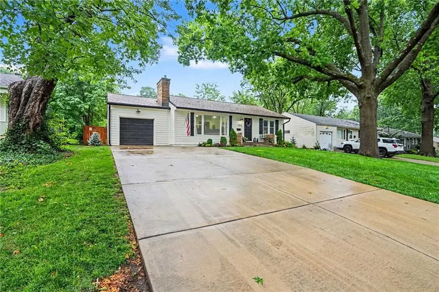 7515 Juniper Drive, Prairie Village, KS 66208 - #2