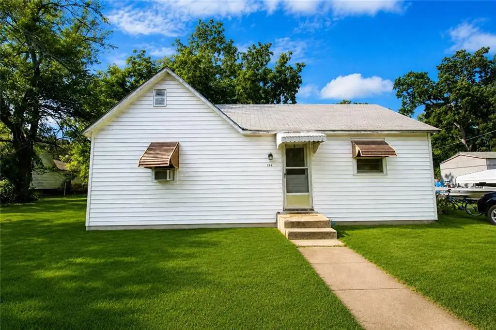210 W 7th Street, Erie, KS 66733 - #1
